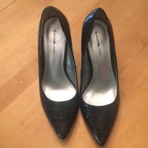 Like new Bandolino black patent pumps